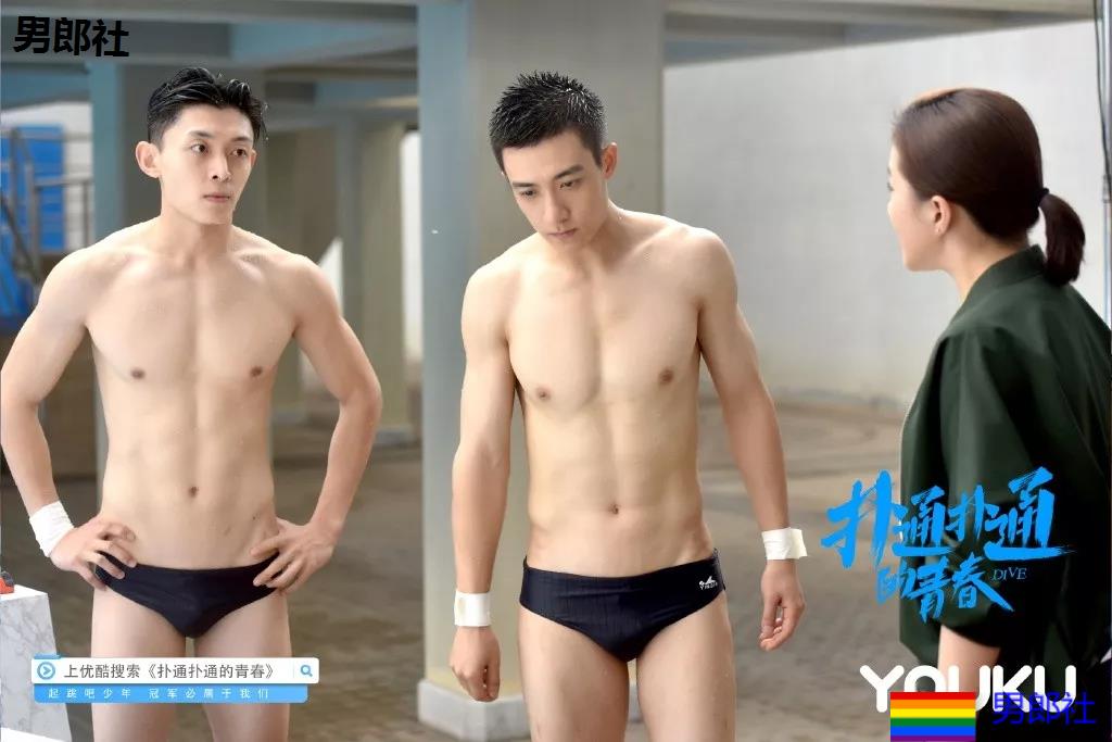 "短裤不过膝"的谷嘉诚穿短裤拍腹肌大片，如今的男星真是越穿越少了! - 51虹马