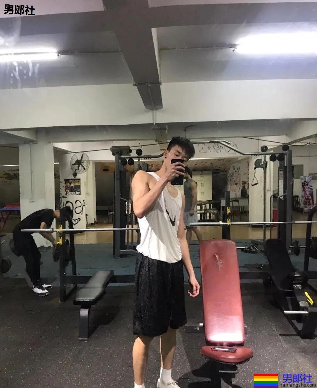 有1说1，这六个肌肉小狼狗同时追你，你会选择谁？ - 51虹马