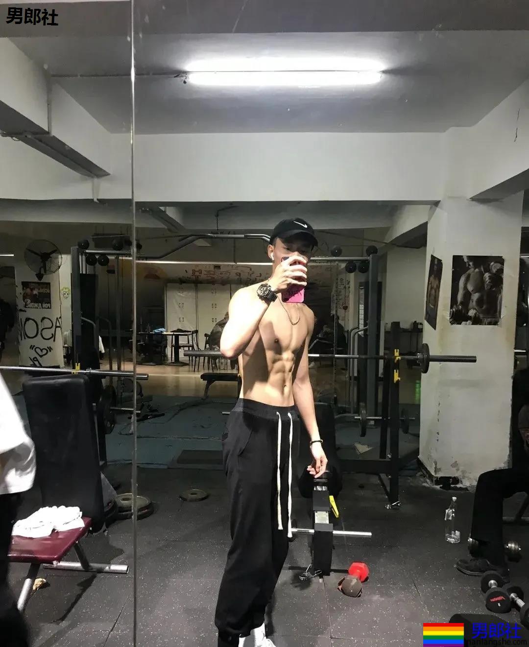 有1说1，这六个肌肉小狼狗同时追你，你会选择谁？ - 51虹马