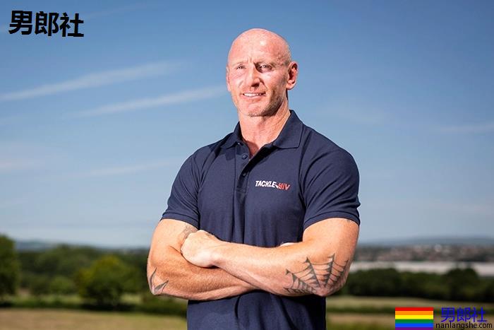 前出柜帕斯堤英国橄榄球星裸身出演英国电视剧，致力推广爱滋健康教育 - 51虹马