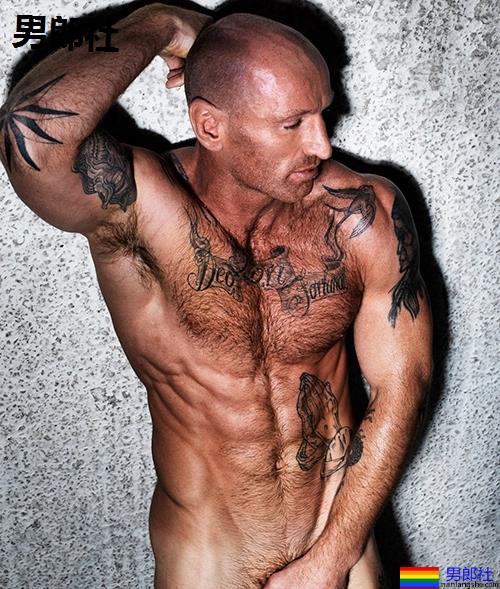 前出柜帕斯堤英国橄榄球星裸身出演英国电视剧，致力推广爱滋健康教育 - 51虹马