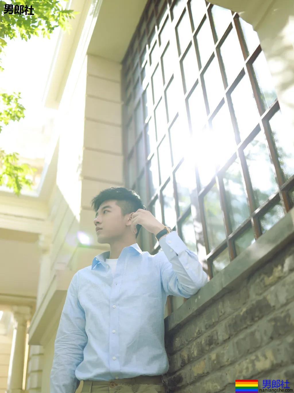 衬衫小哥的超帅侧颜，一分钟内就会爱上了他！ - 51虹马