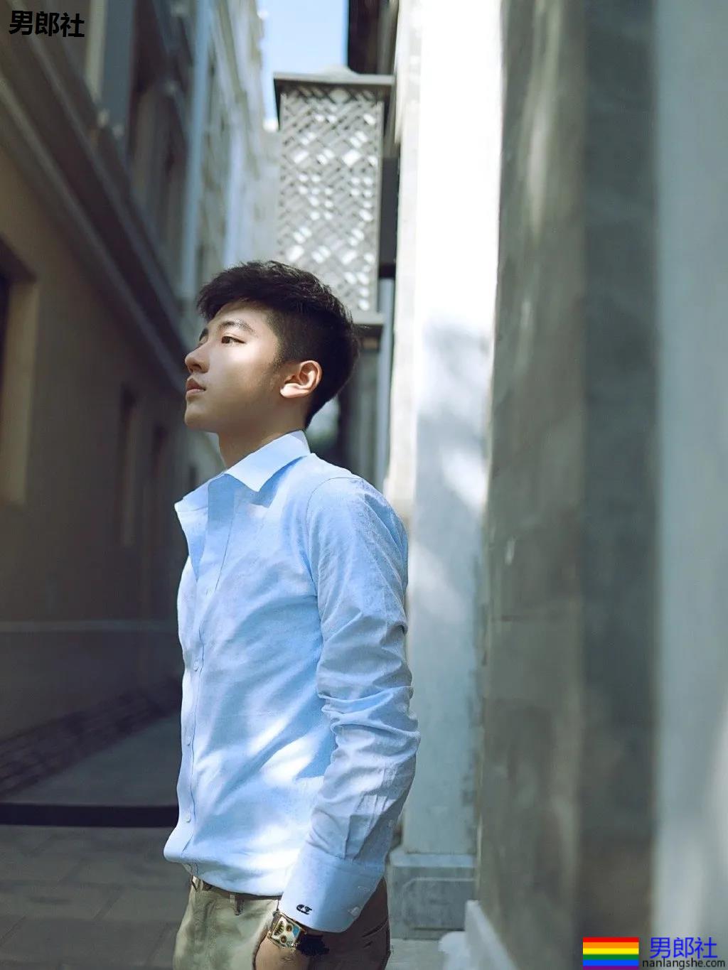 衬衫小哥的超帅侧颜，一分钟内就会爱上了他！ - 51虹马