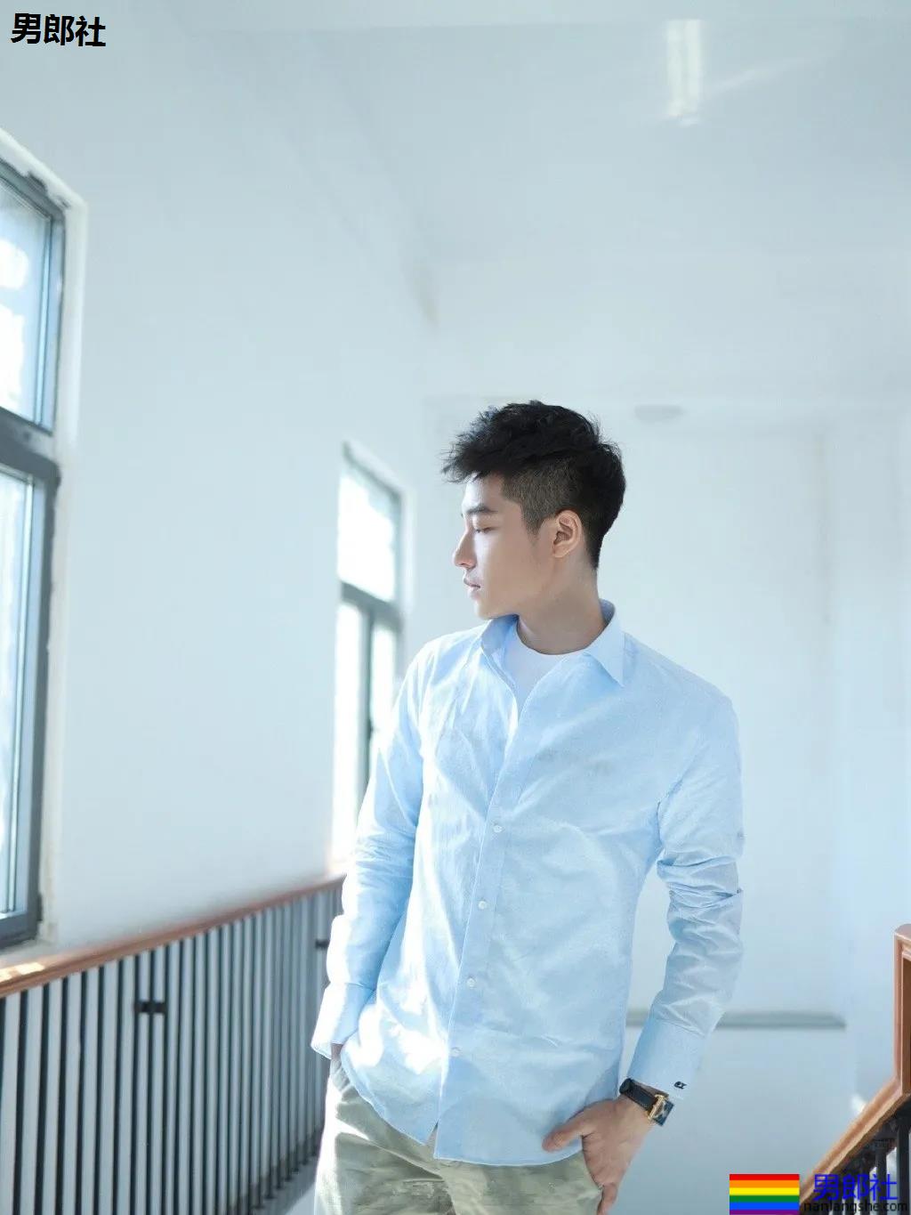 衬衫小哥的超帅侧颜，一分钟内就会爱上了他！ - 51虹马