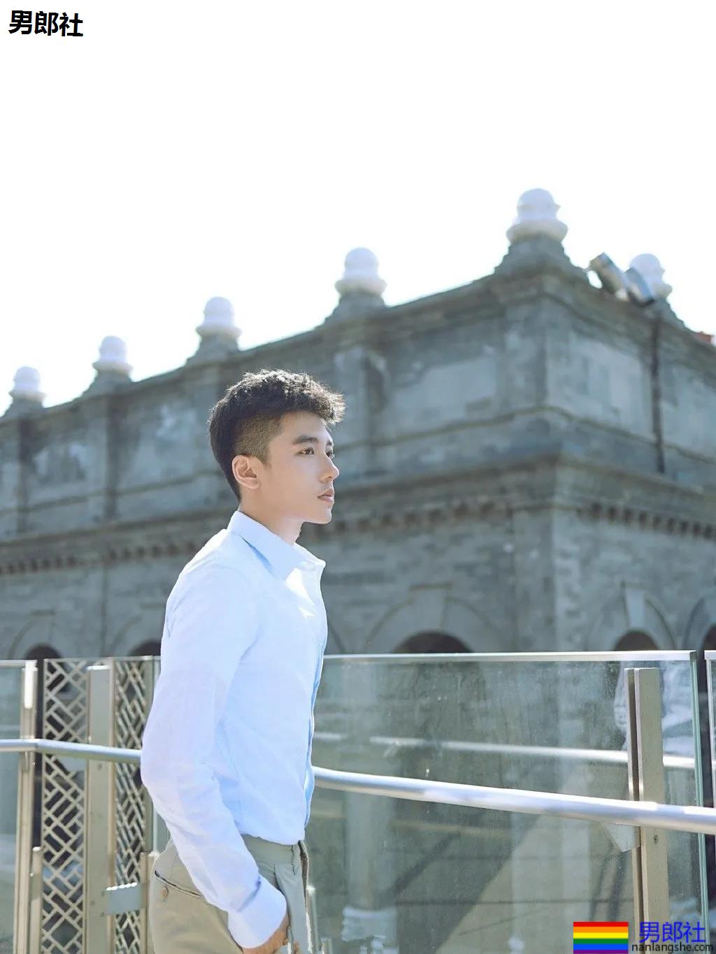 衬衫小哥的超帅侧颜，一分钟内就会爱上了他！ - 51虹马