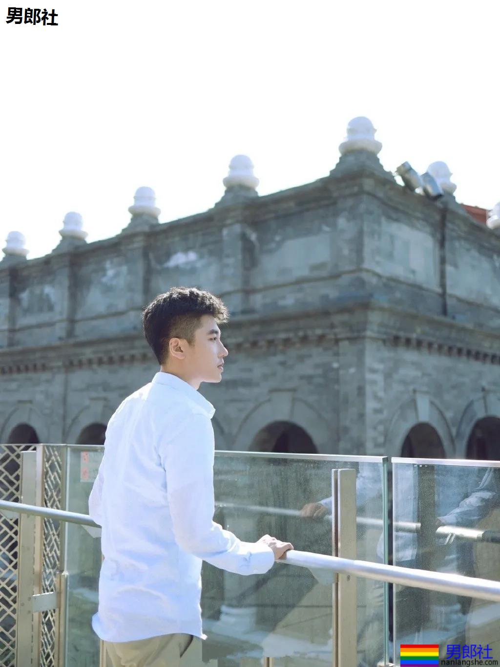 衬衫小哥的超帅侧颜，一分钟内就会爱上了他！ - 51虹马