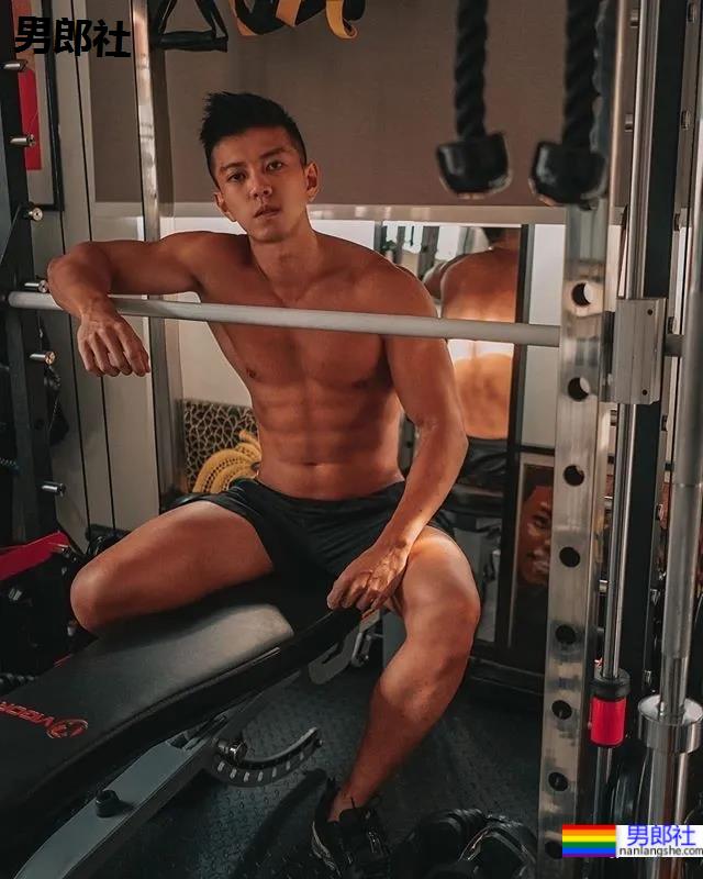 肌肉网红被酸是“拼单名媛”，硬怼网友：你拼一个给我看看！-51虹马