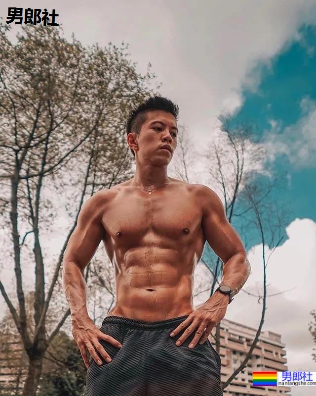 肌肉网红被酸是“拼单名媛”,硬怼网友:你拼一个给我看看! - 51虹马 肌肉网红被酸是“拼单名媛”,硬怼网友:你拼一个给我看看! - 51虹马