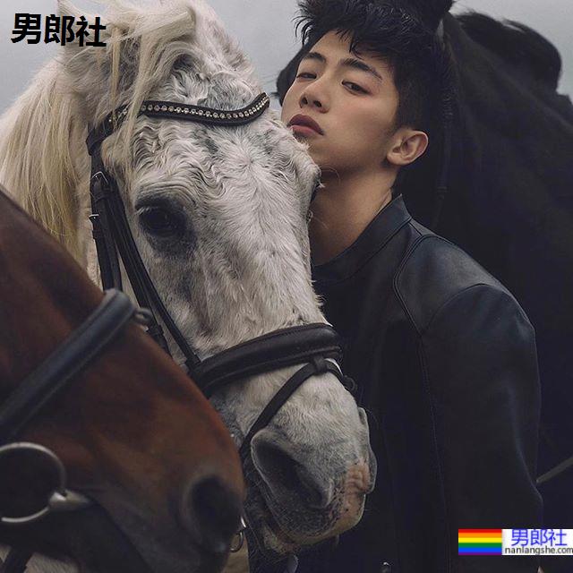 《馋上你》甜系野性男孩Cheng范成章出道来头不小 花艺马术与模特，六块腹肌三项专长 - 51虹马