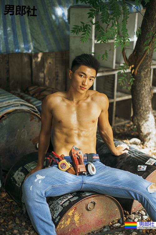 年下外表殊不知脱衣超有肉:高校毕业健身狂人水电工-尼克Nick-51虹马