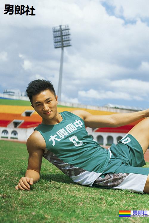 年下外表殊不知脱衣超有肉：高校毕业健身狂人水电工－尼克Nick - 51虹马