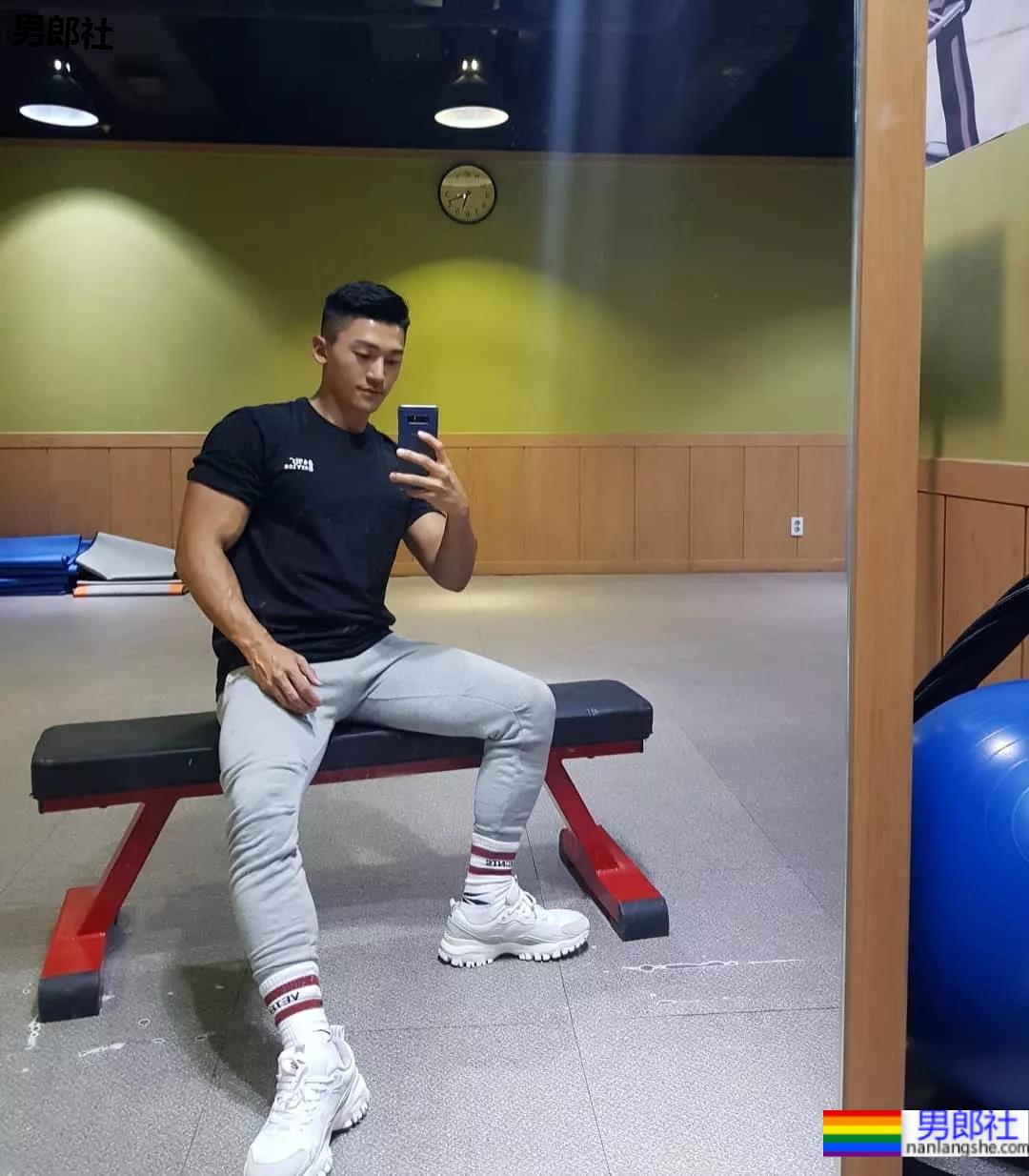 韩国服役兵哥哥,翘臀堪比美国队长!-51虹马