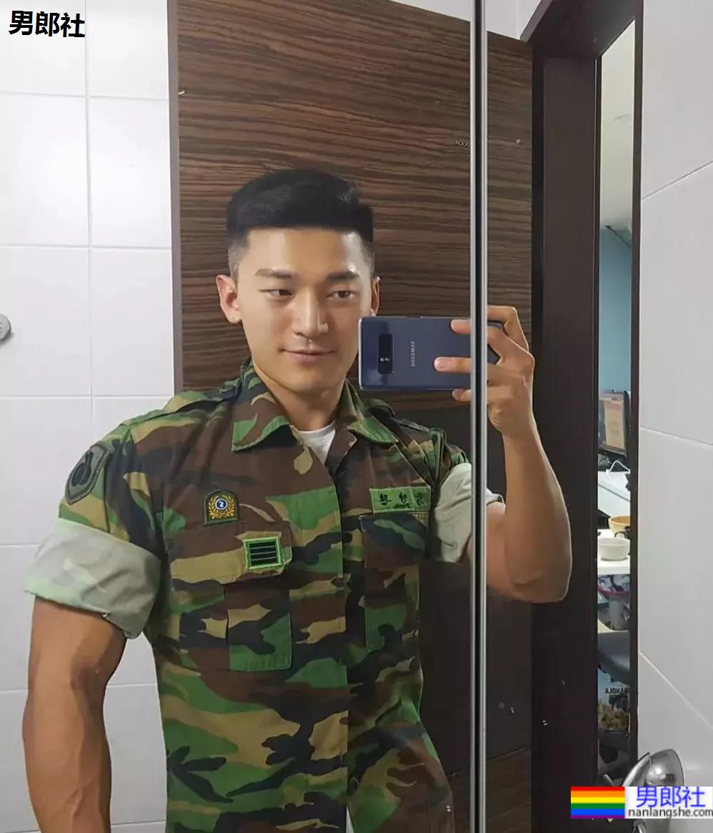 韩国服役兵哥哥，翘臀堪比美国队长！ - 51虹马