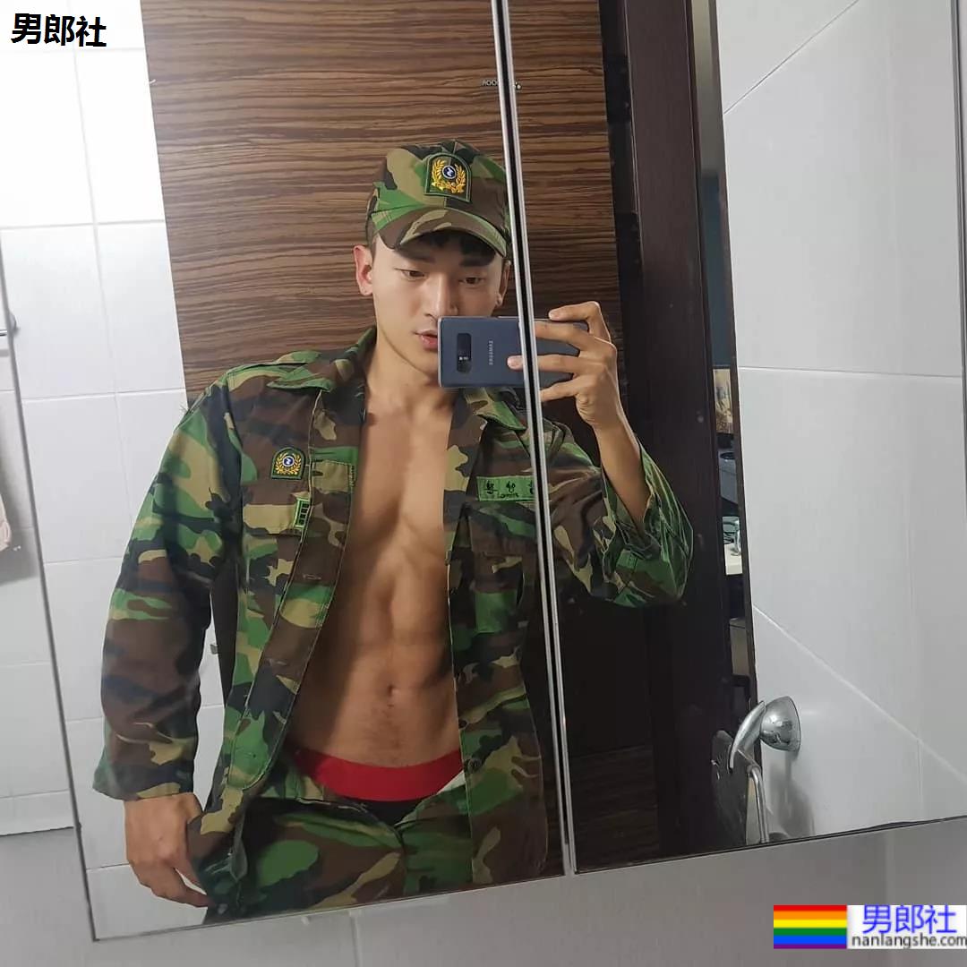 韩国服役兵哥哥，翘臀堪比美国队长！ - 51虹马