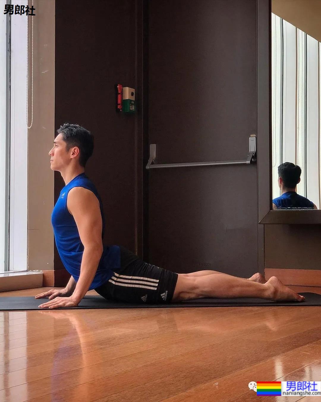 正装肌肉男成“瑜伽界王力宏”，这些高难度姿势太惊人了 - 51虹马