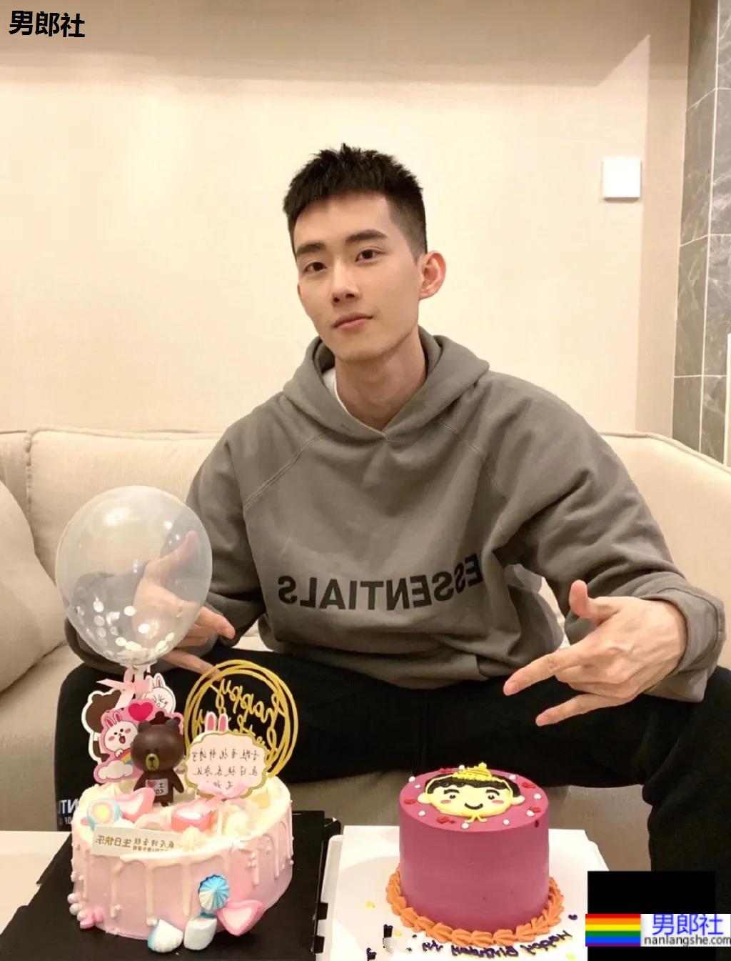 刷屏票圈的网红照小狼狗,你最馋谁? - 51虹马 刷屏票圈的网红照小狼狗,你最馋谁? - 51虹马