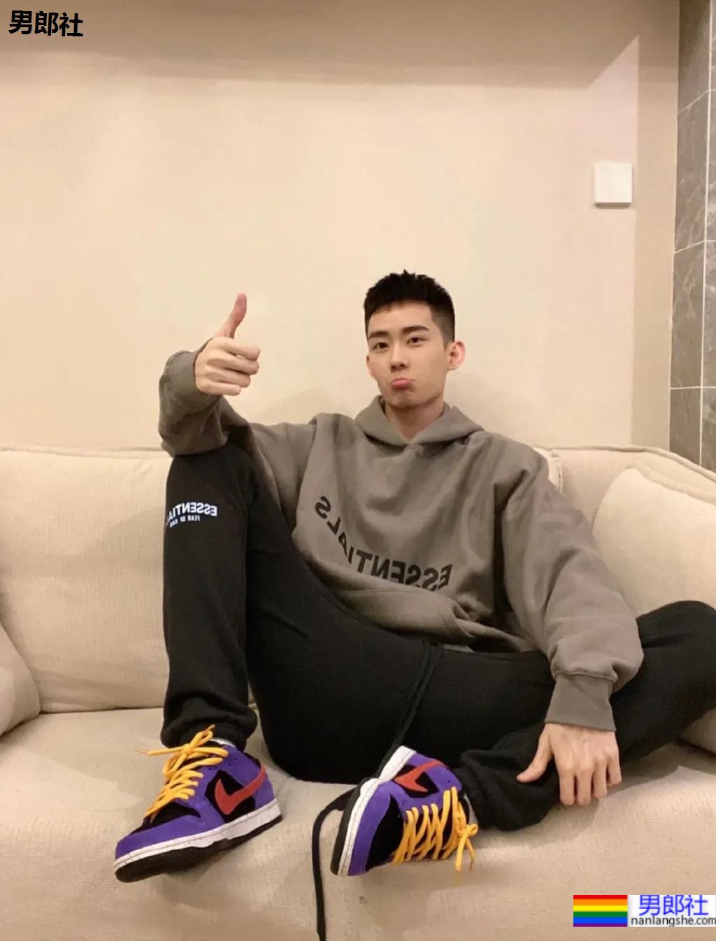 刷屏票圈的网红照小狼狗,你最馋谁? - 51虹马 刷屏票圈的网红照小狼狗,你最馋谁? - 51虹马