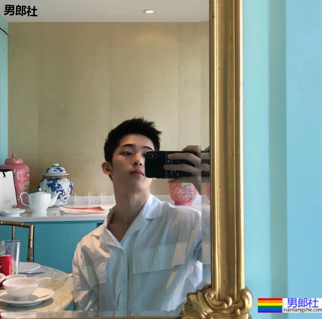 刷屏票圈的网红照小狼狗,你最馋谁? - 51虹马 刷屏票圈的网红照小狼狗,你最馋谁? - 51虹马