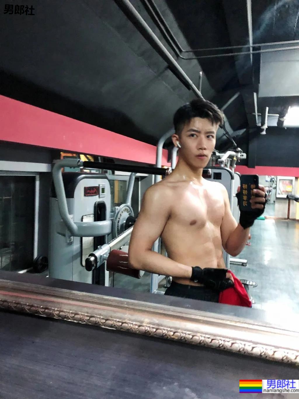 刷屏票圈的网红照小狼狗,你最馋谁? - 51虹马 刷屏票圈的网红照小狼狗,你最馋谁? - 51虹马