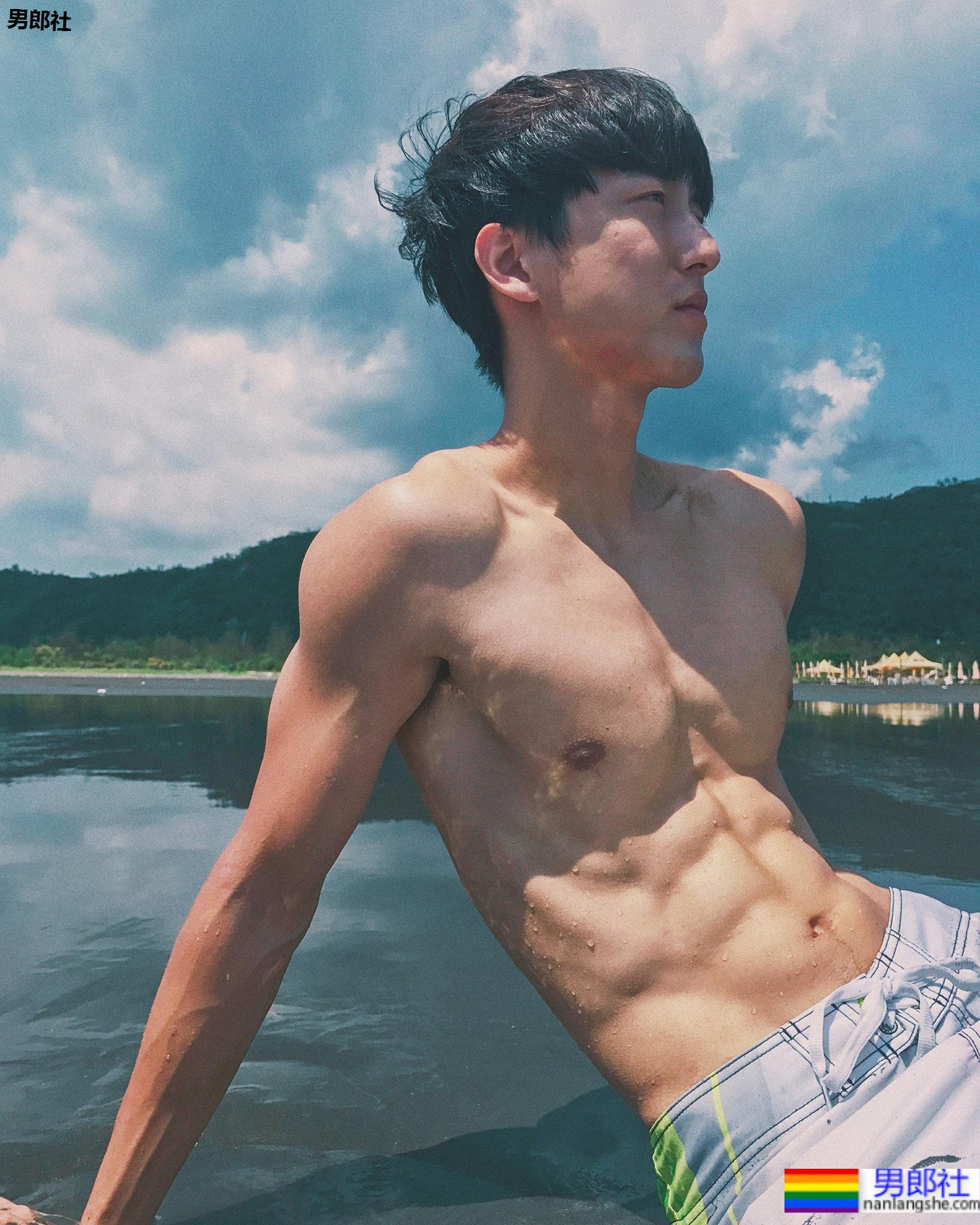 内外皆巨,手活也很重要!外冷内暖邱昊奇出演BL剧《馋上你》执擀面棍 - 51虹马 内外皆巨,手活也很重要!外冷内暖邱昊奇出演BL剧《馋上你》执擀面棍 - 51虹马