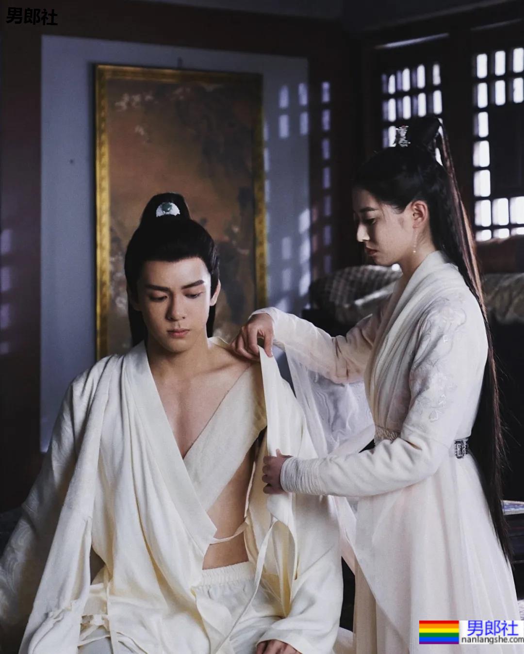 大眼小狼狗洗澡戏曝光！白嫩腹肌元气小哥，我太可了！ - 51虹马