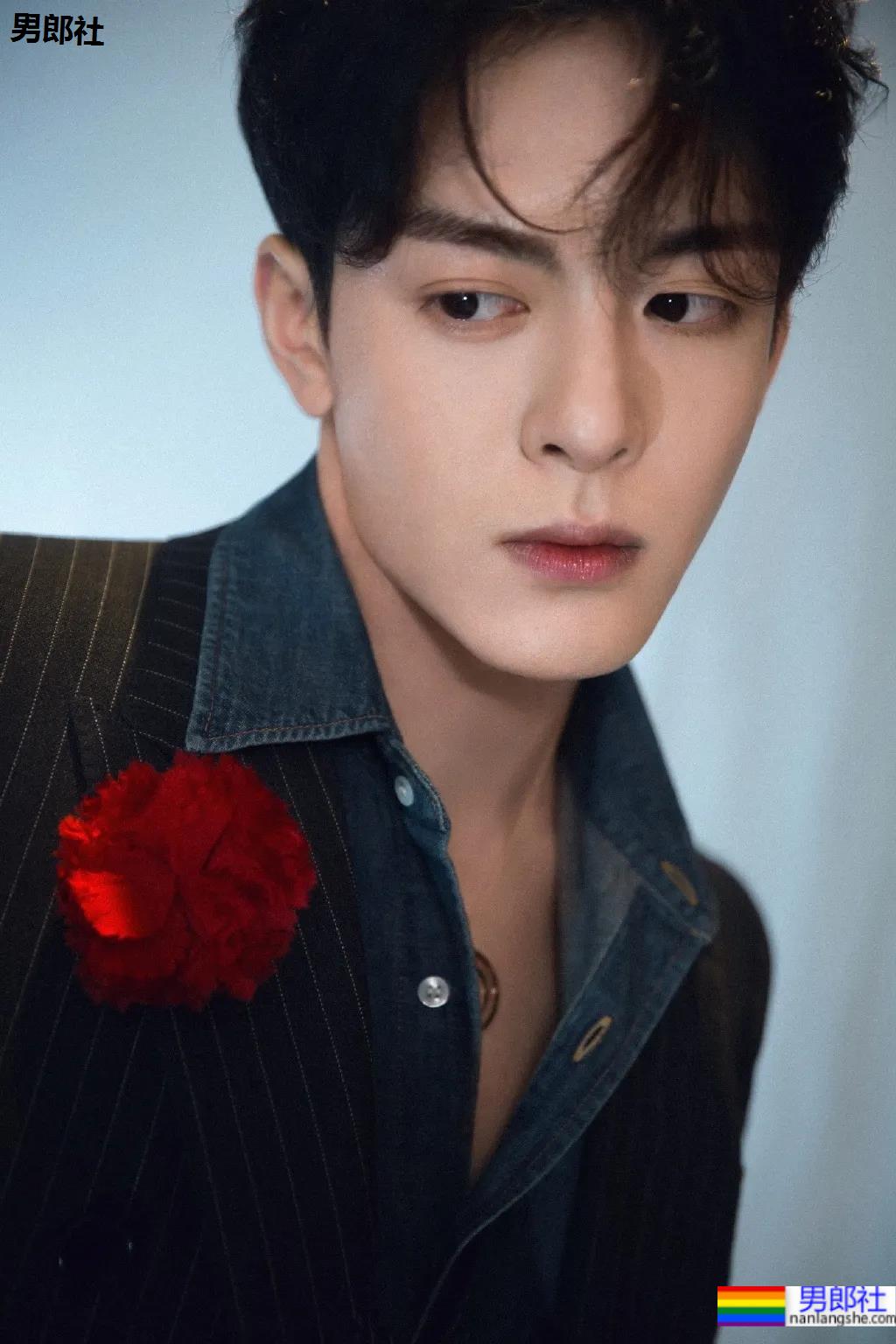 大眼小狼狗洗澡戏曝光！白嫩腹肌元气小哥，我太可了！ - 51虹马