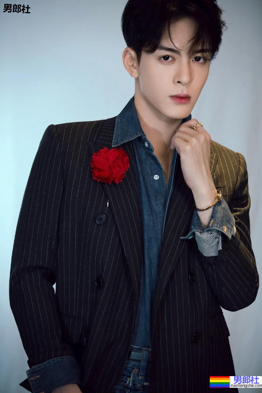 大眼小狼狗洗澡戏曝光！白嫩腹肌元气小哥，我太可了！ - 51虹马