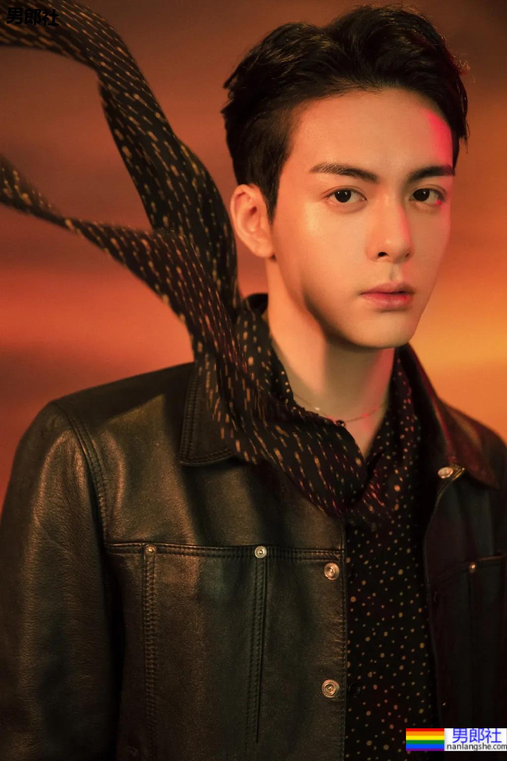 大眼小狼狗洗澡戏曝光！白嫩腹肌元气小哥，我太可了！ - 51虹马