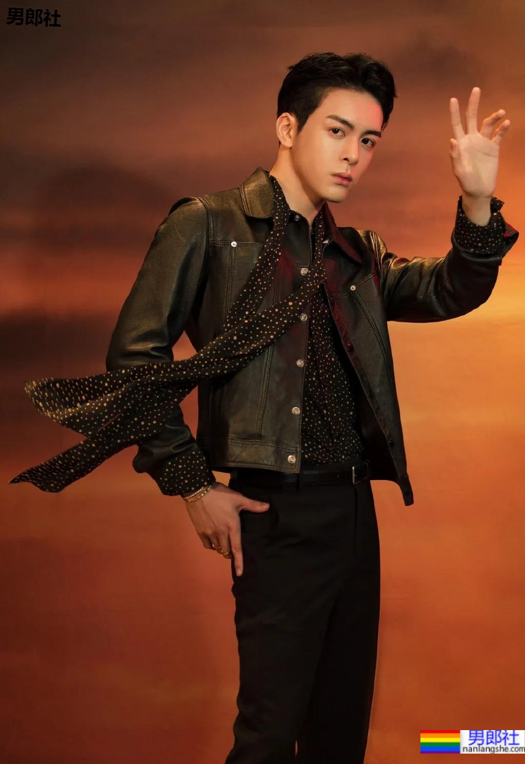 大眼小狼狗洗澡戏曝光！白嫩腹肌元气小哥，我太可了！ - 51虹马