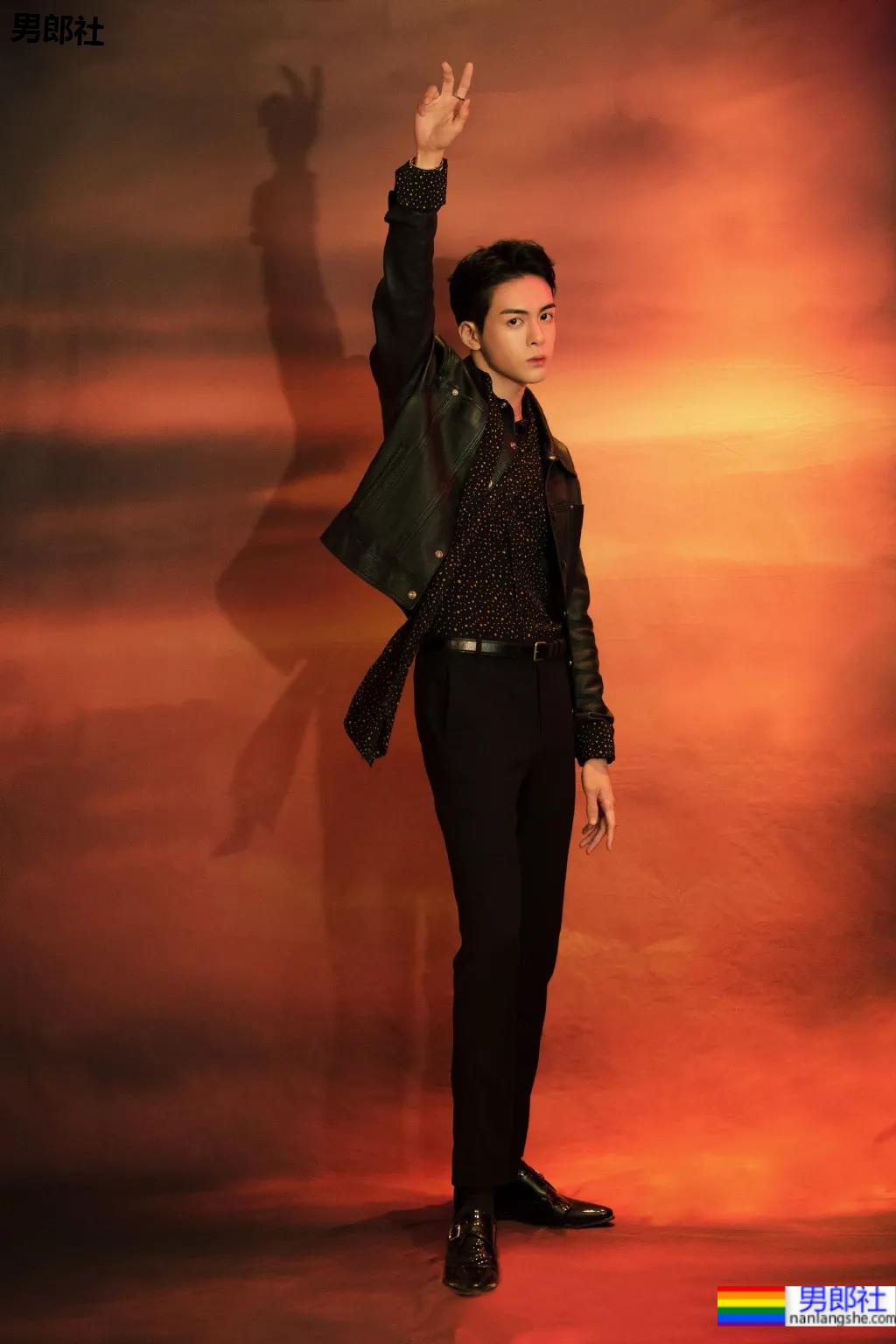 大眼小狼狗洗澡戏曝光！白嫩腹肌元气小哥，我太可了！ - 51虹马