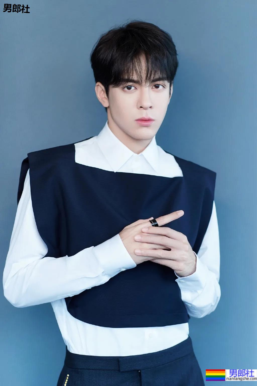 大眼小狼狗洗澡戏曝光！白嫩腹肌元气小哥，我太可了！ - 51虹马