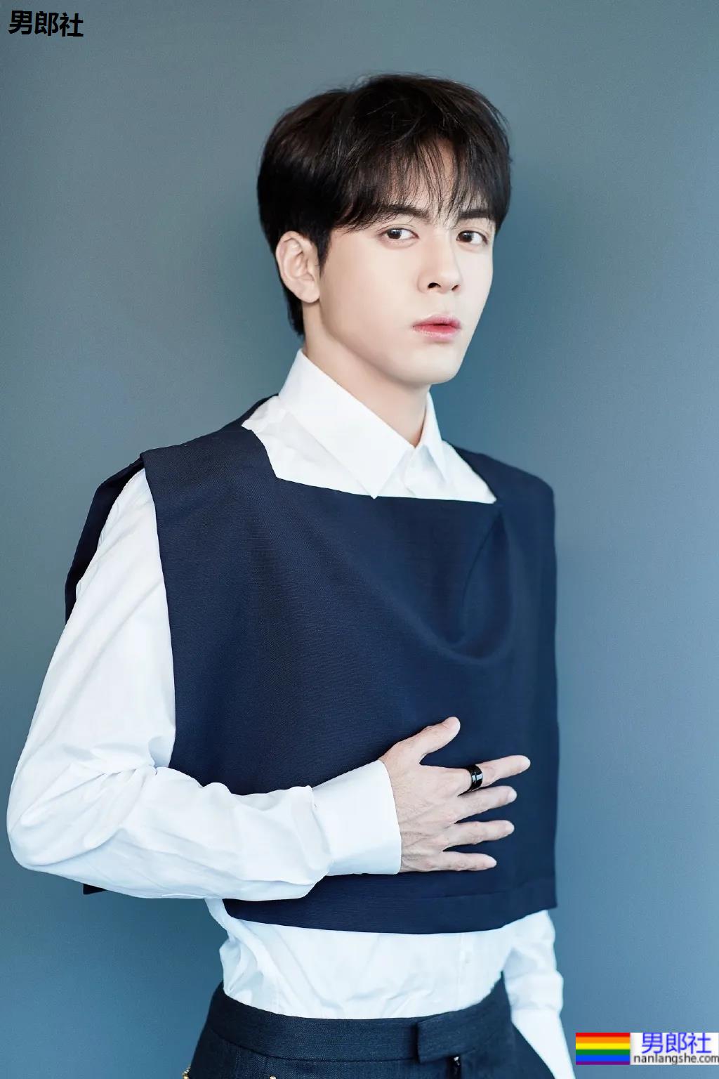 大眼小狼狗洗澡戏曝光！白嫩腹肌元气小哥，我太可了！ - 51虹马