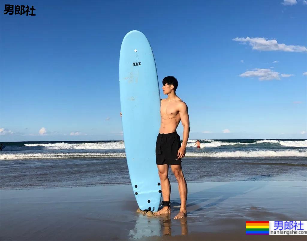 185CM腹肌小哥新俬照泄出，大鼻子榨汁腰真吸引！ - 51虹马