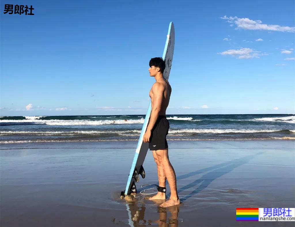 185CM腹肌小哥新俬照泄出，大鼻子榨汁腰真吸引！ - 51虹马