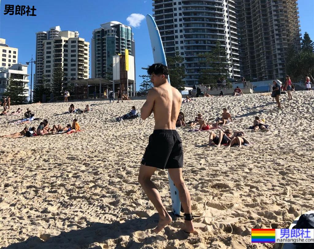 185CM腹肌小哥新俬照泄出，大鼻子榨汁腰真吸引！ - 51虹马