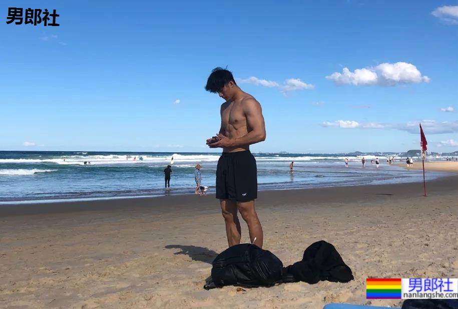 185CM腹肌小哥新俬照泄出，大鼻子榨汁腰真吸引！ - 51虹马