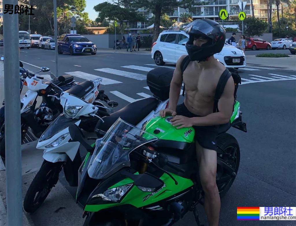 185CM腹肌小哥新俬照泄出，大鼻子榨汁腰真吸引！ - 51虹马