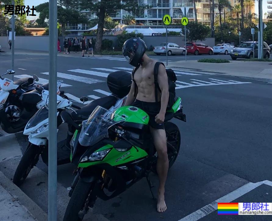 185CM腹肌小哥新俬照泄出，大鼻子榨汁腰真吸引！ - 51虹马