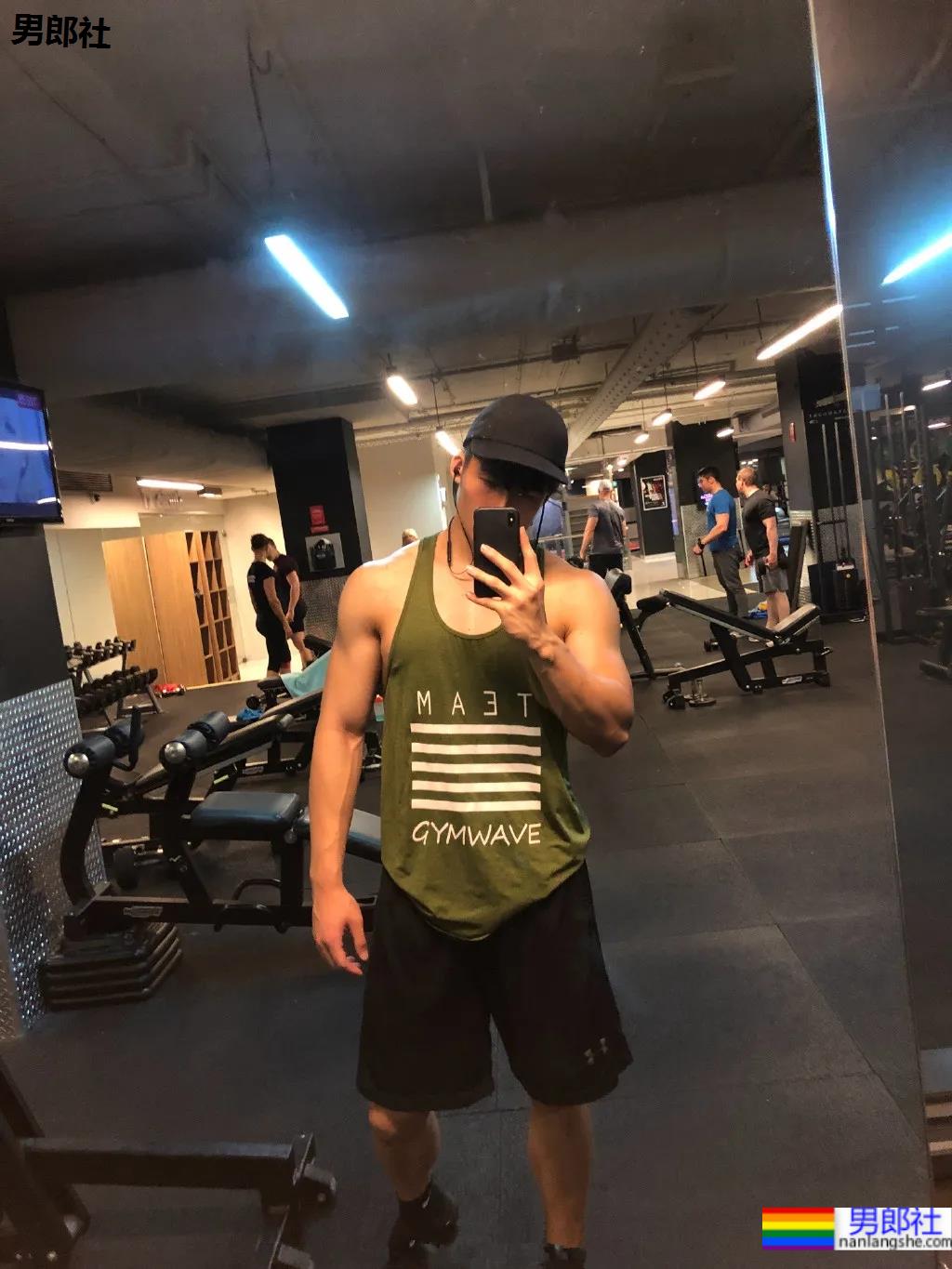 185CM腹肌小哥新俬照泄出，大鼻子榨汁腰真吸引！ - 51虹马