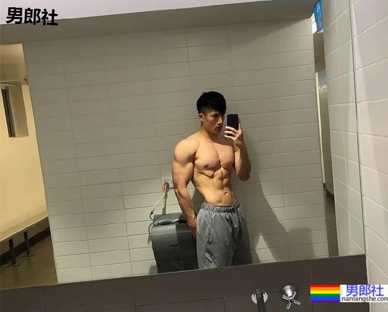 185CM腹肌小哥新俬照泄出，大鼻子榨汁腰真吸引！ - 51虹马