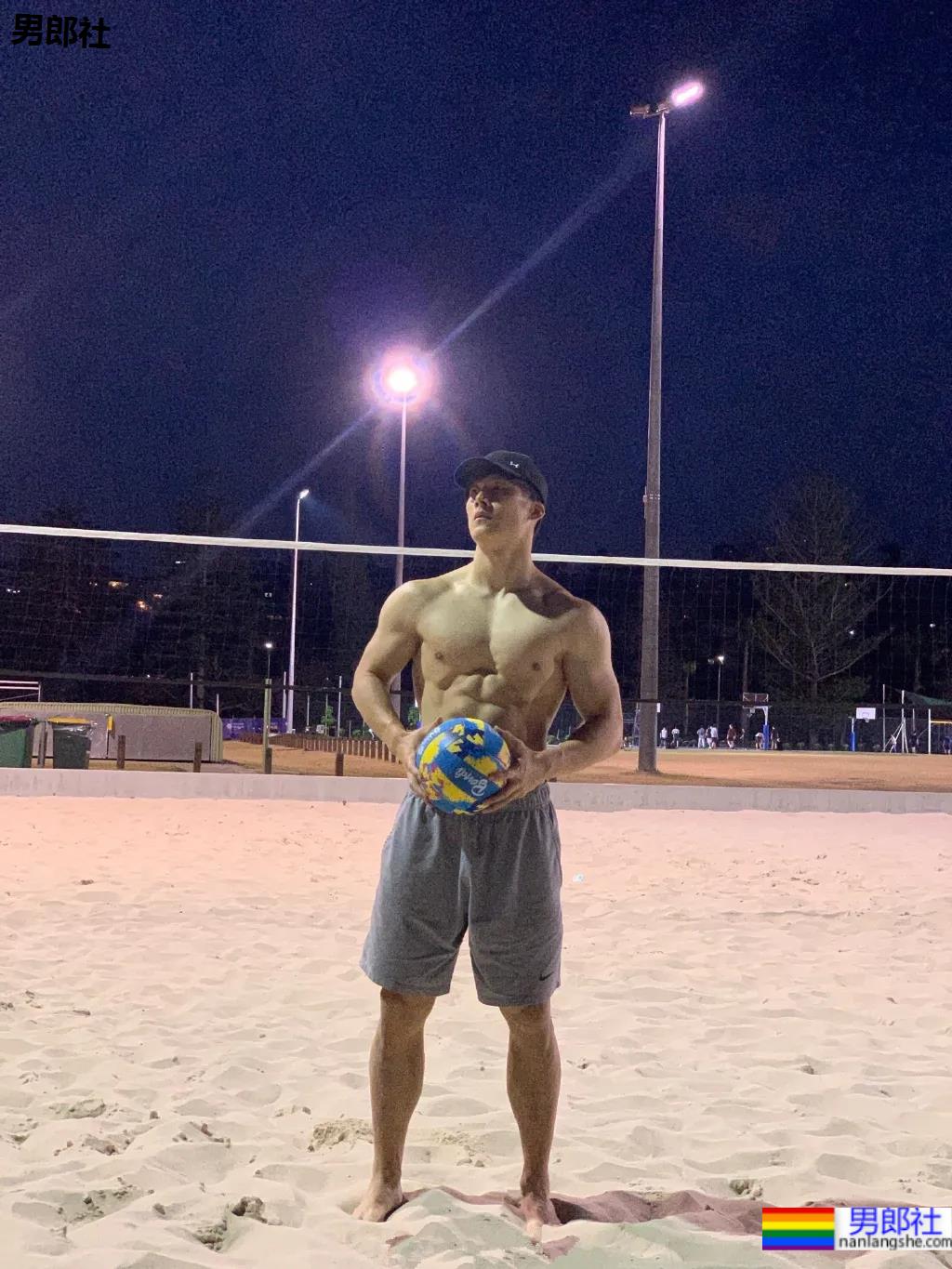 185CM腹肌小哥新俬照泄出，大鼻子榨汁腰真吸引！ - 51虹马