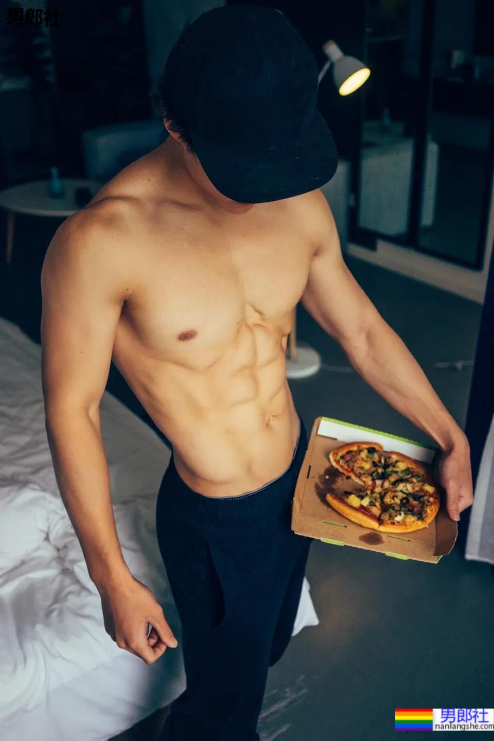 185CM腹肌小哥新俬照泄出，大鼻子榨汁腰真吸引！ - 51虹马