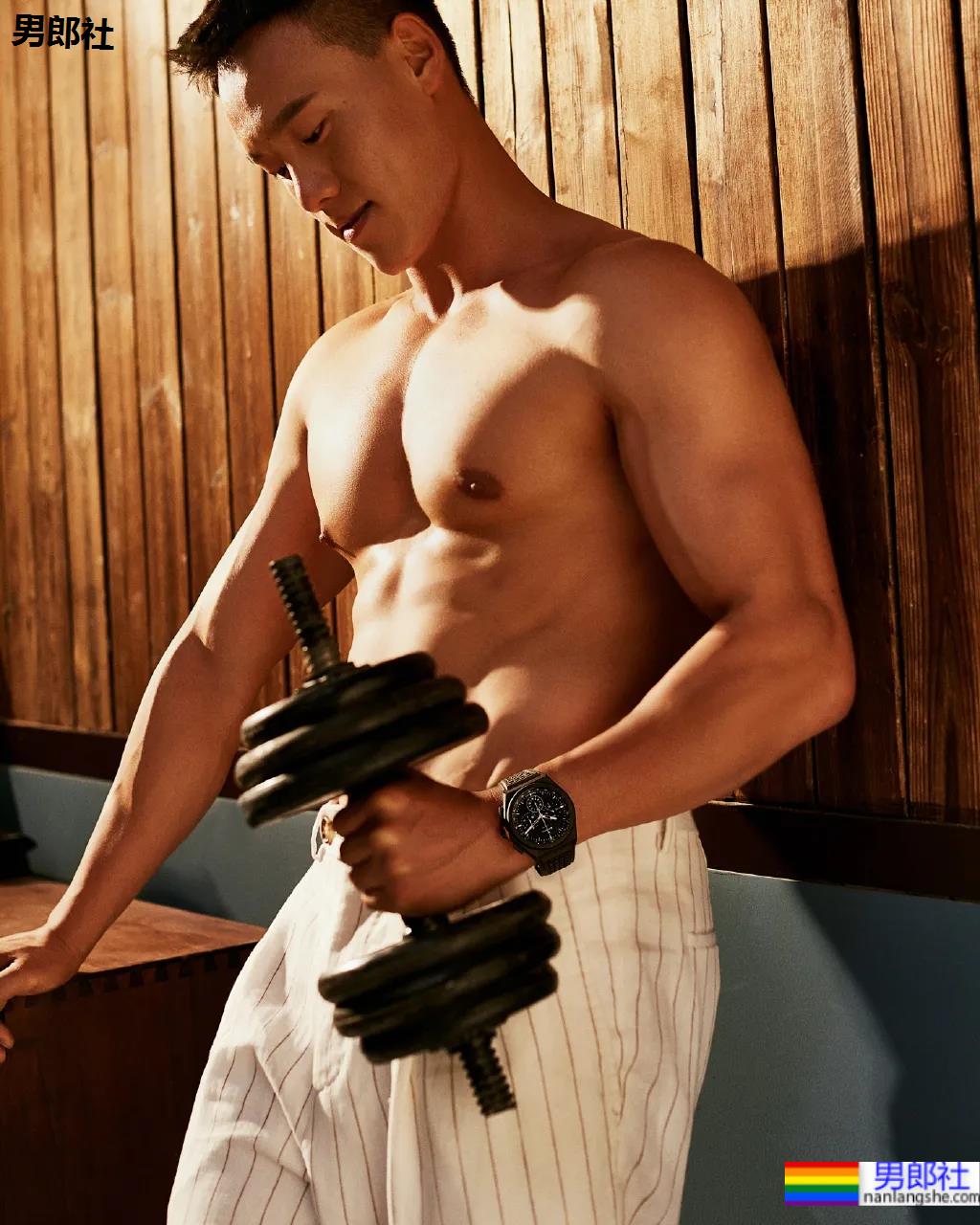 8位网红肌肉博主秀腹肌！腱子肉演员私教模特，你抵抗得了吗？ - 51虹马