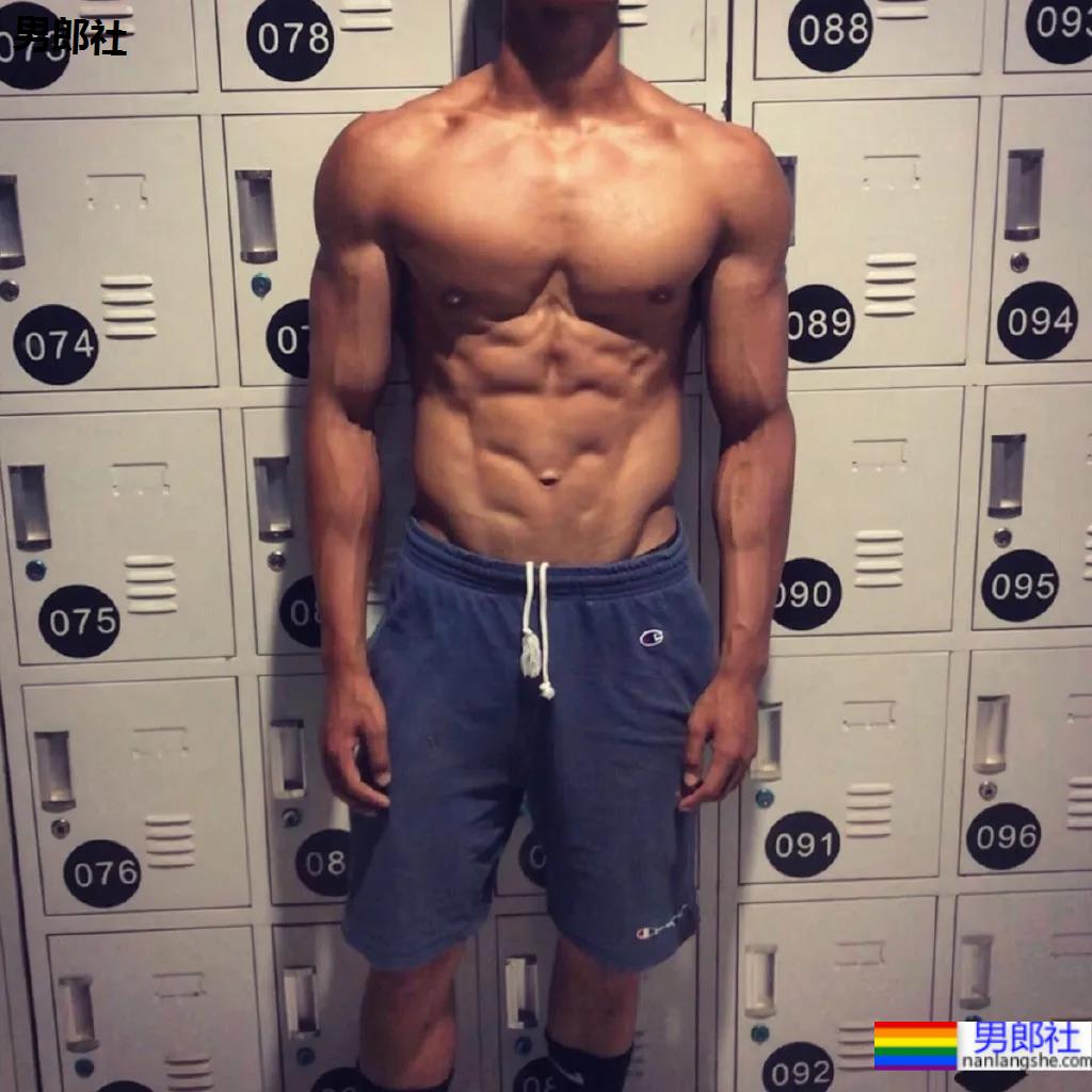 8位网红肌肉博主秀腹肌！腱子肉演员私教模特，你抵抗得了吗？ - 51虹马