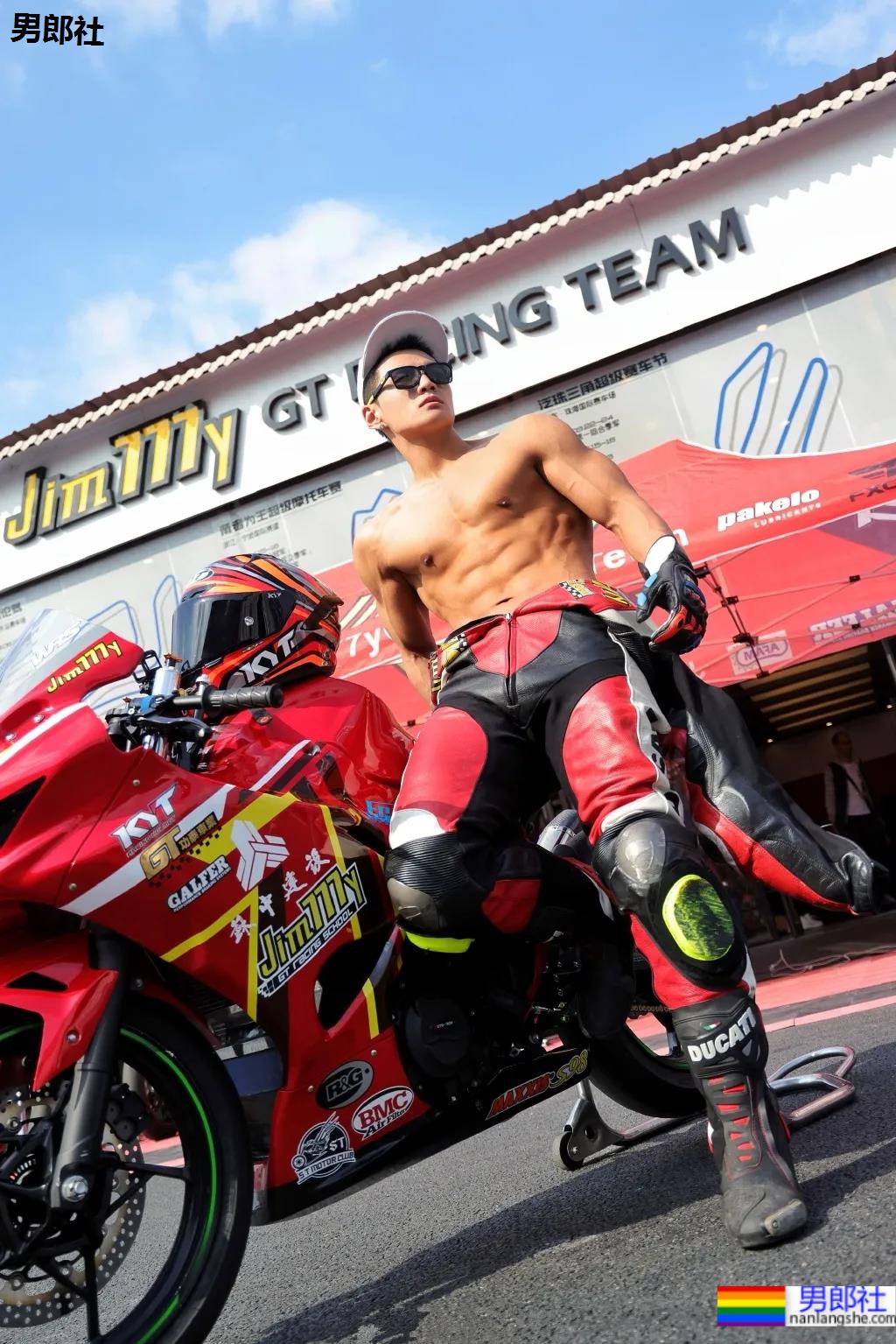 8位网红肌肉博主秀腹肌！腱子肉演员私教模特，你抵抗得了吗？ - 51虹马