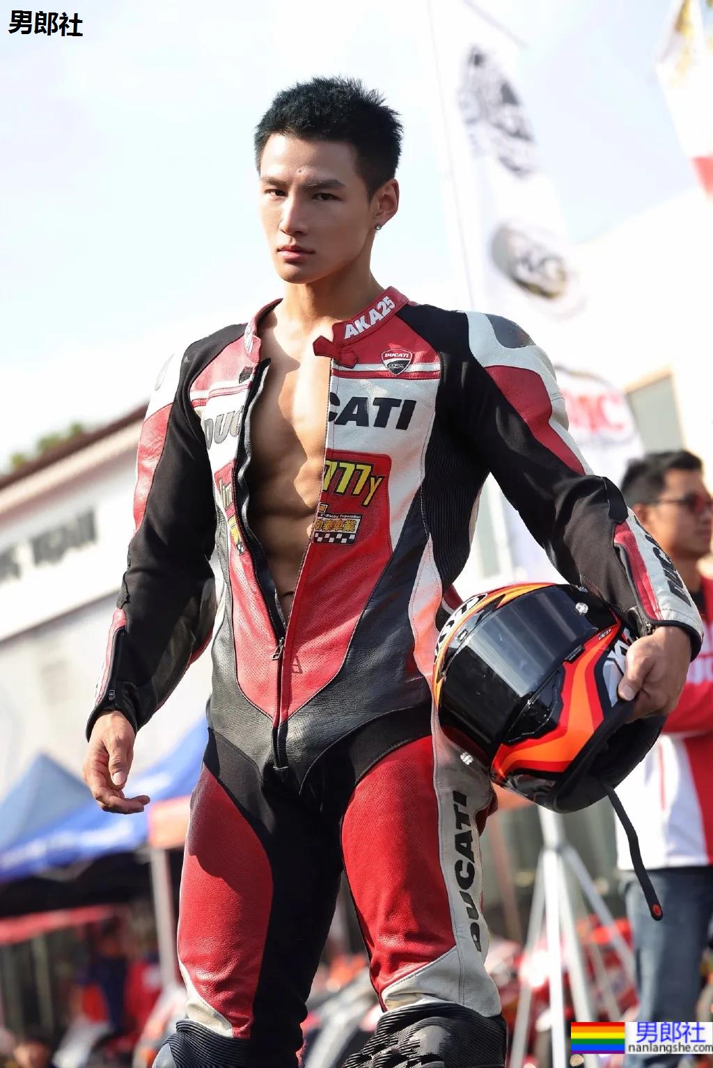 8位网红肌肉博主秀腹肌！腱子肉演员私教模特，你抵抗得了吗？ - 51虹马