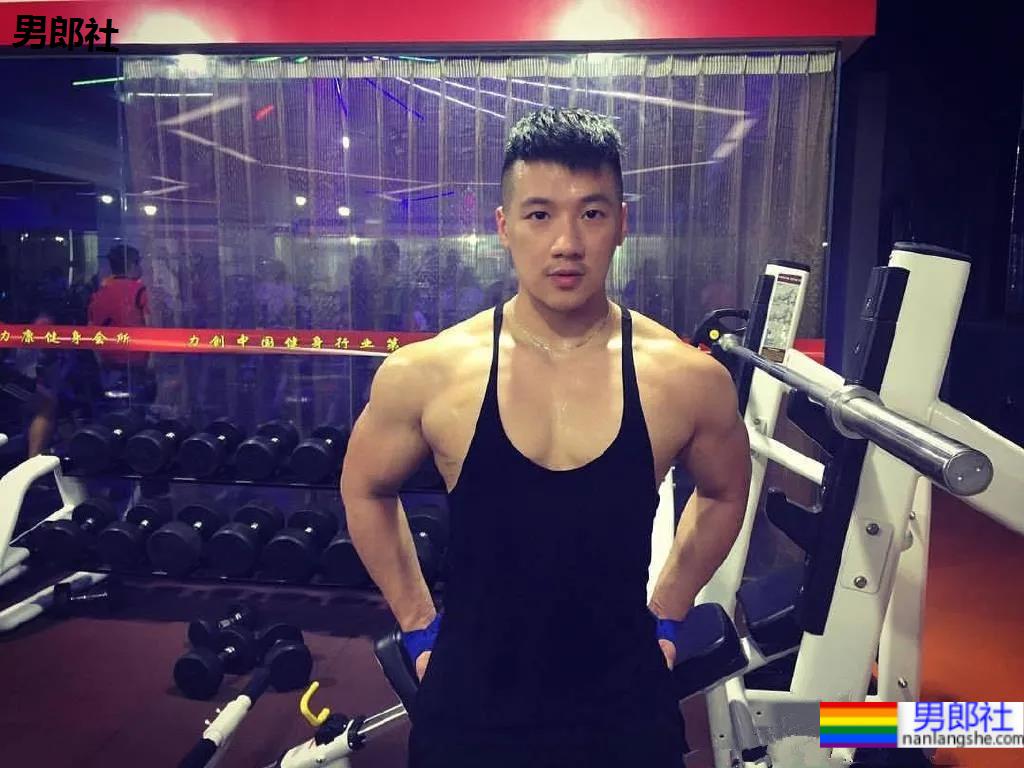 8位网红肌肉博主秀腹肌！腱子肉演员私教模特，你抵抗得了吗？ - 51虹马