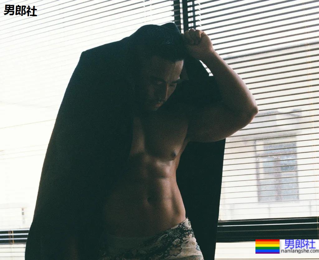 8位网红肌肉博主秀腹肌！腱子肉演员私教模特，你抵抗得了吗？ - 51虹马