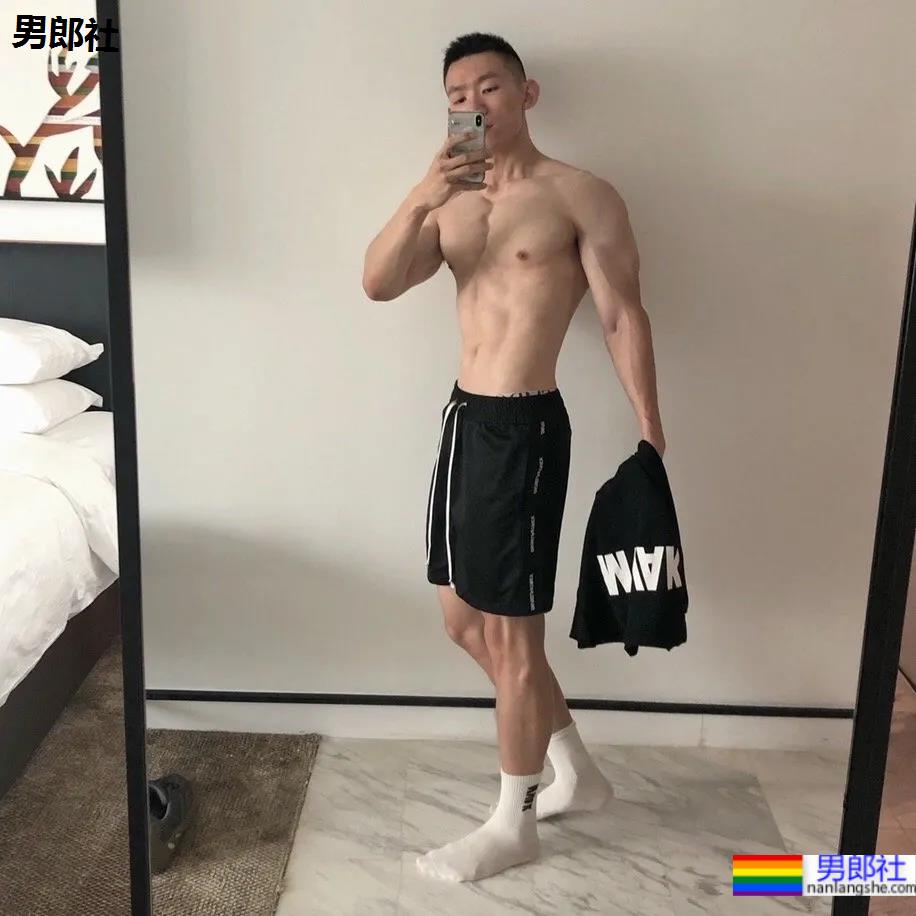 8位网红肌肉博主秀腹肌！腱子肉演员私教模特，你抵抗得了吗？ - 51虹马