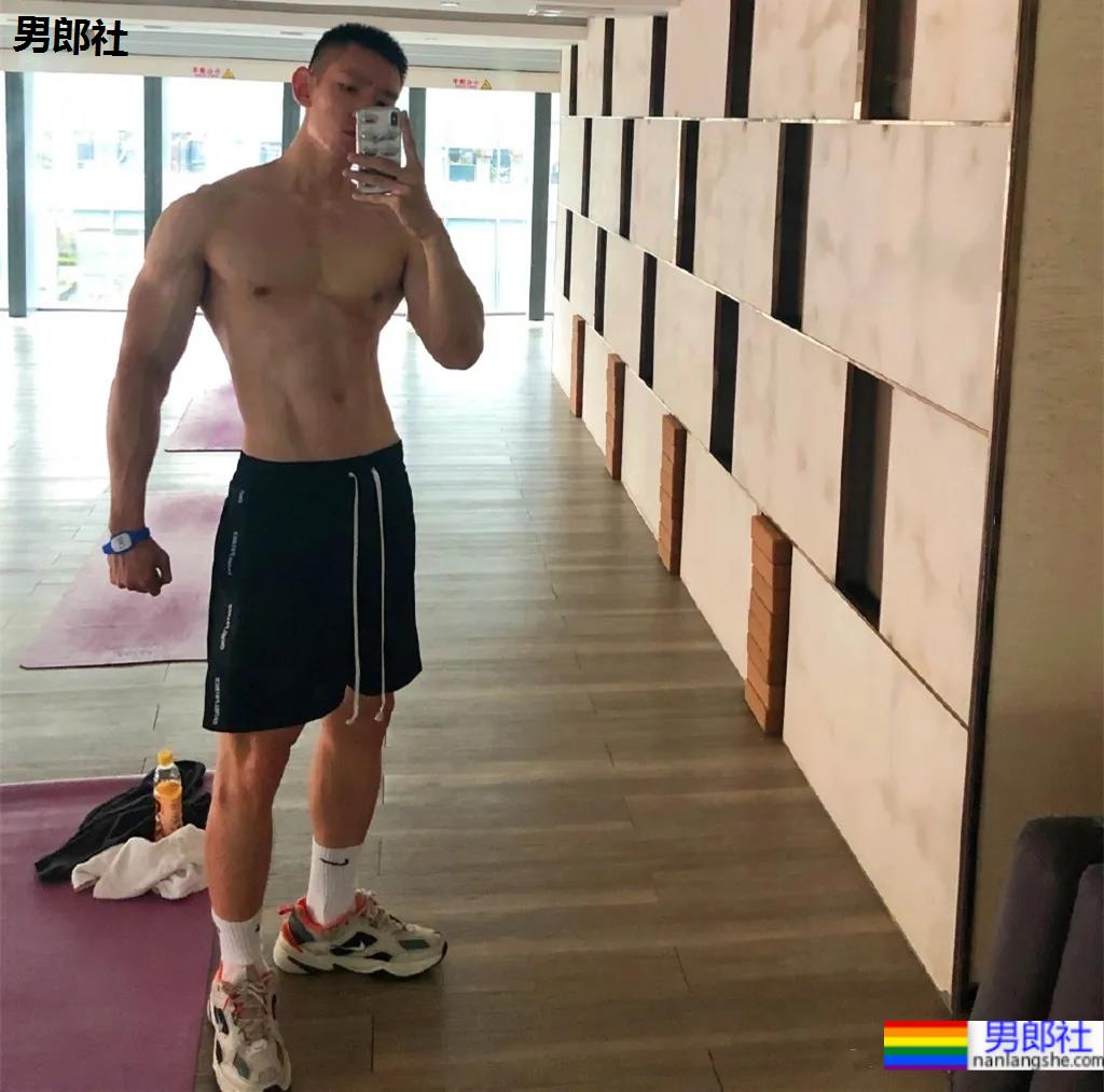 8位网红肌肉博主秀腹肌！腱子肉演员私教模特，你抵抗得了吗？ - 51虹马